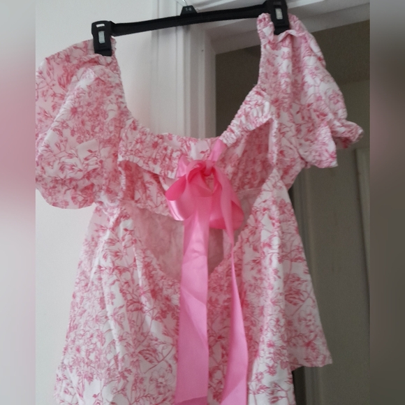 Super cute top with bow detail - Picture 3 of 4